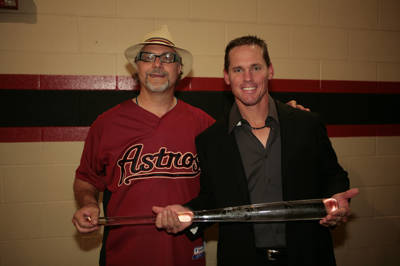 Craig Biggio with his Crystal Baseball Bat optical glass sculpture and glass artist Michael Bokrosh